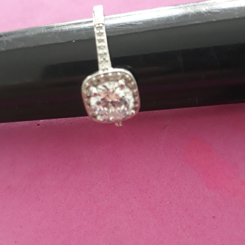 Gorgeous Simulated Diamond Ring - image 1